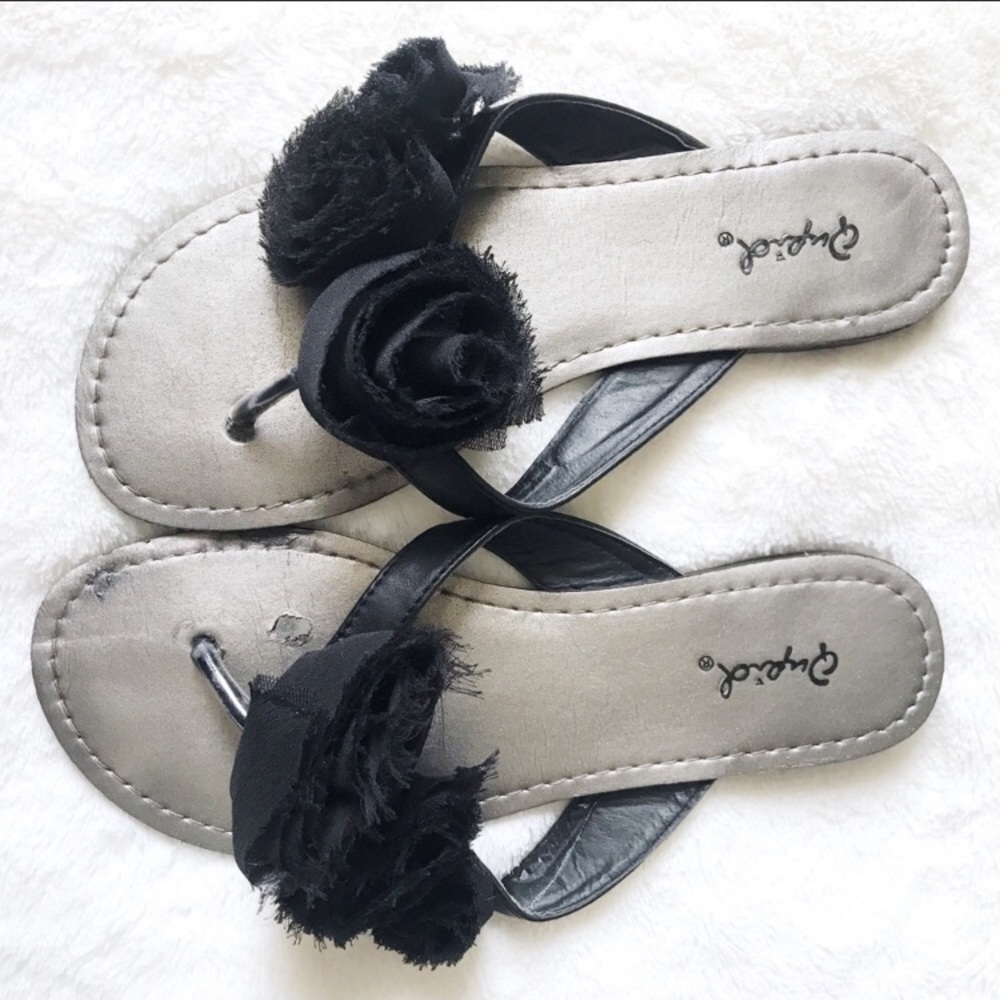 💝 Qupid Black Fabric Rose Thong Sandals